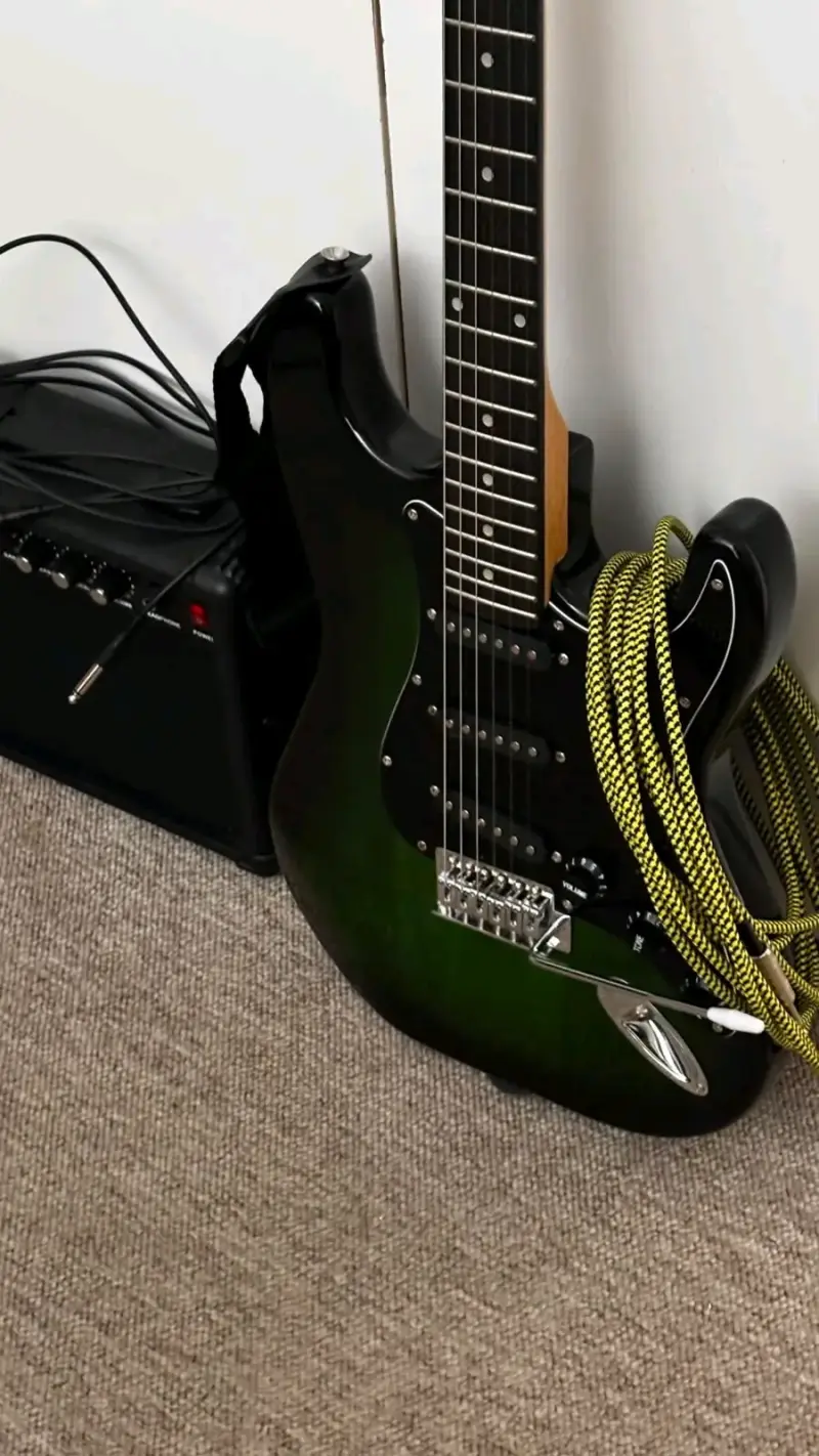 Guitarra eléctrica Stratocaster - 1