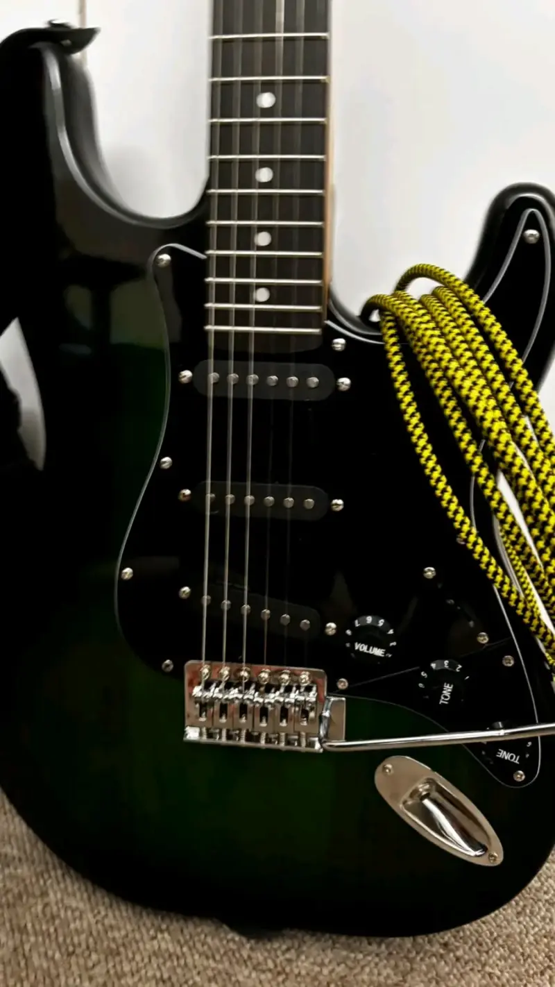 Guitarra eléctrica Stratocaster - 2