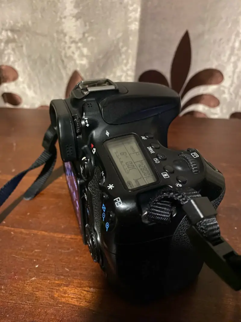 Canon Eos 70D + Cargador + Batería + Correa - 3