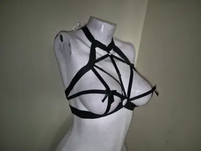 Arnés de lencería negro estilo bondage - miniatura 2