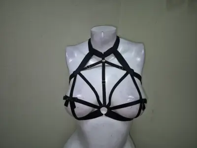 Arnés de lencería negro estilo bondage - miniatura 5