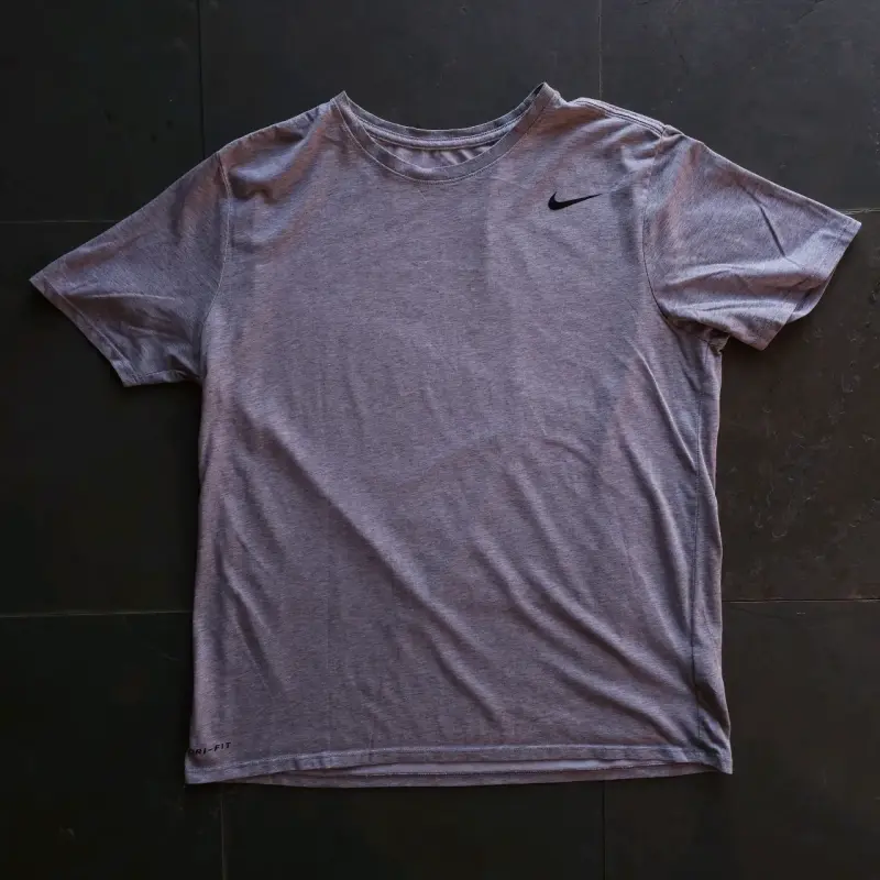 Polera deportiva Nike Dri-Fit gris - 1