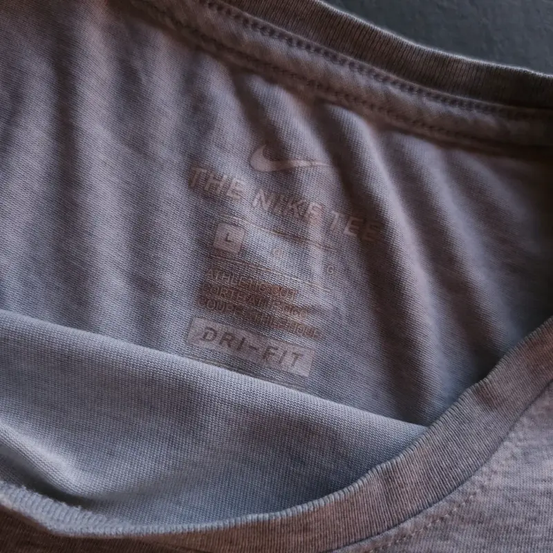 Polera deportiva Nike Dri-Fit gris - 2
