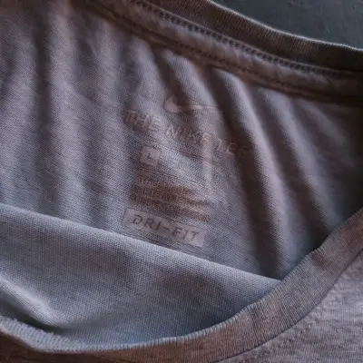Polera deportiva Nike Dri-Fit gris - miniatura 2
