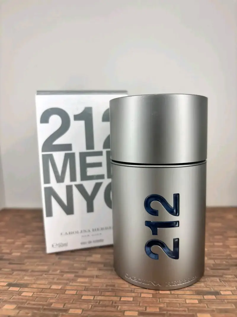 Perfume Carolina Herrera 212 VIP Rosé 50ml - 2