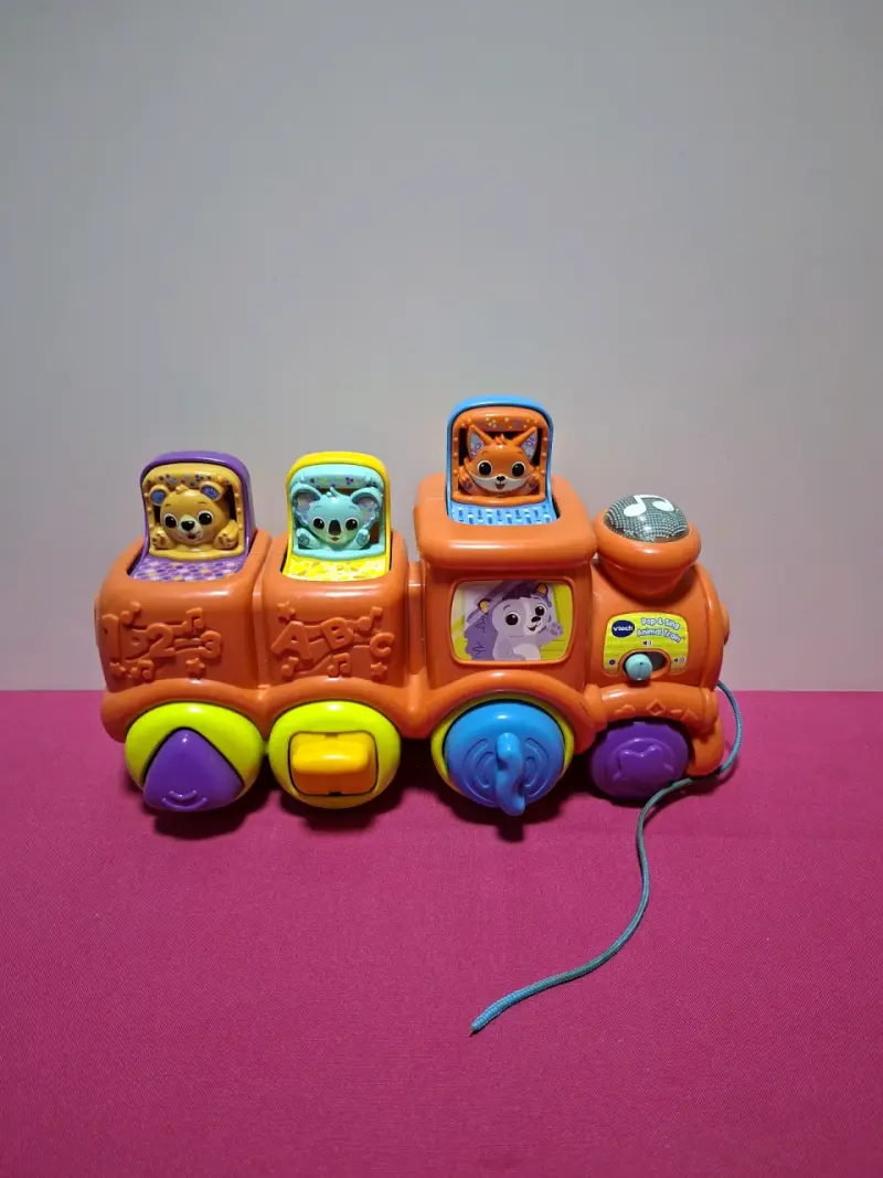 Tren de juguete educativo con animales