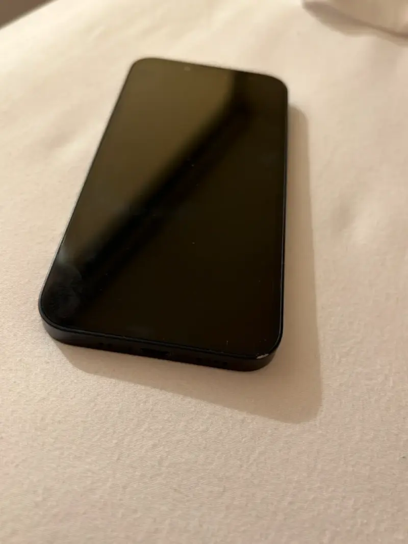 iPhone 13 mini en excelente estado - 4
