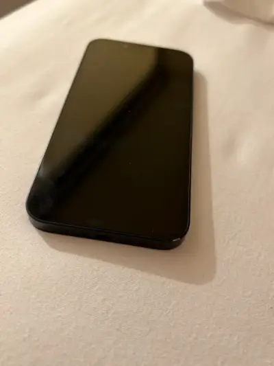 iPhone 13 mini en excelente estado - miniatura 4