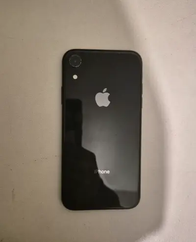 iPhone XR negro en excelente estado - miniatura 1