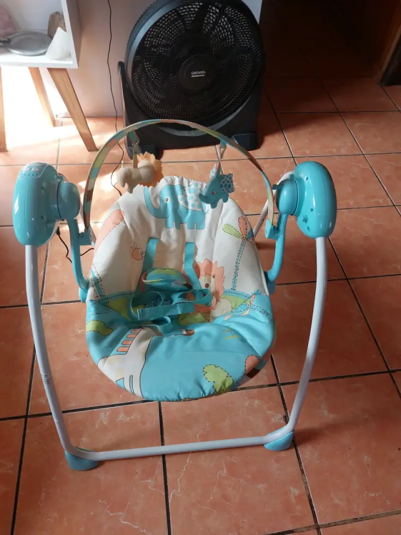 Columpio para bebé con juguetes colgantes - 1