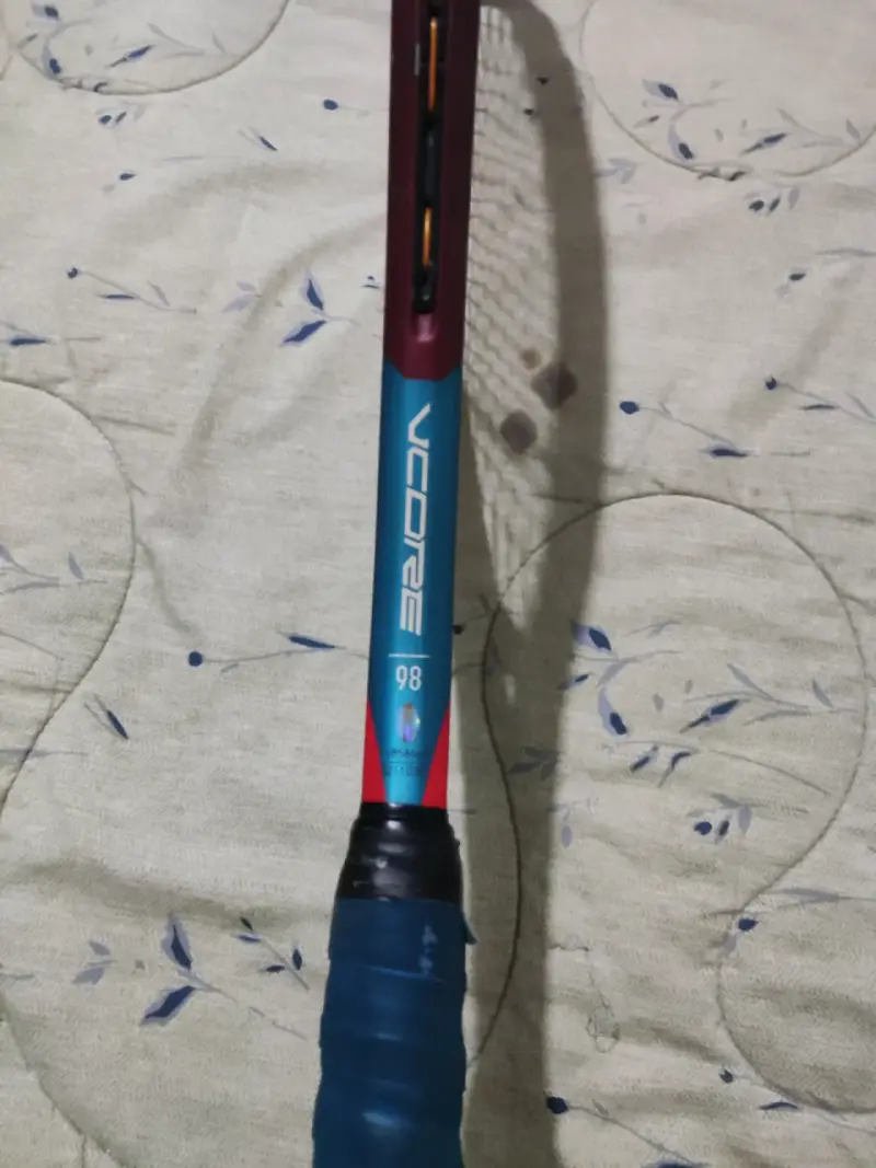Raqueta de tenis Yonex roja y azul - 2
