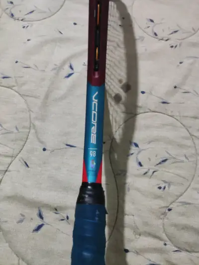 Raqueta de tenis Yonex roja y azul - miniatura 2