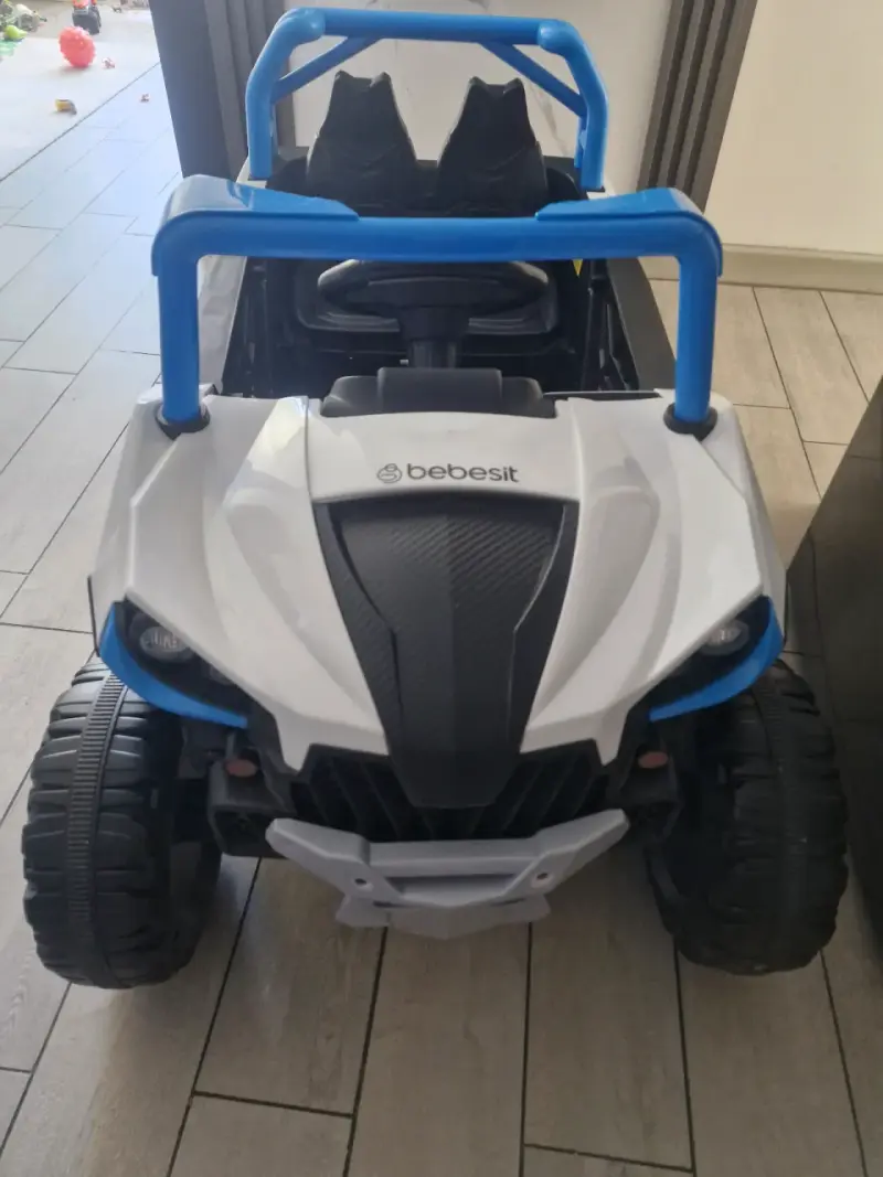 Auto eléctrico para niños Bebesit con asientos dobles - 1
