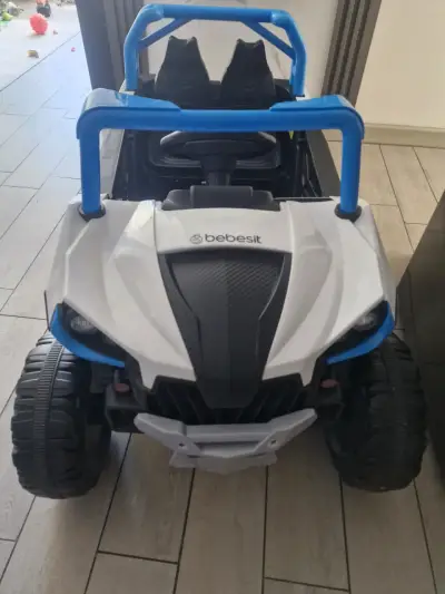 Auto eléctrico para niños Bebesit con asientos dobles - miniatura 1