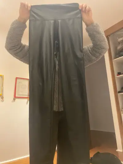 Pantalones de cuero sintético negro para mujer - miniatura 2