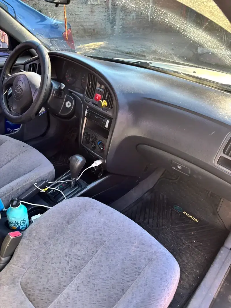 Hyundai Elantra 2004 en buen estado - 5