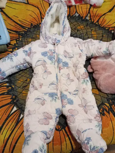 Enterito de invierno para bebé con capucha y estampado floral - miniatura 1
