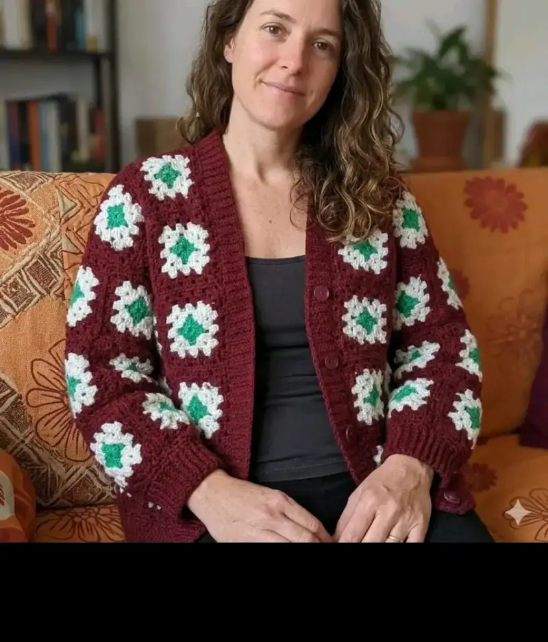 Cardigan tejido a crochet con diseño floral - 1