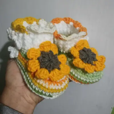 Cardigan tejido a crochet con diseño floral - miniatura 6