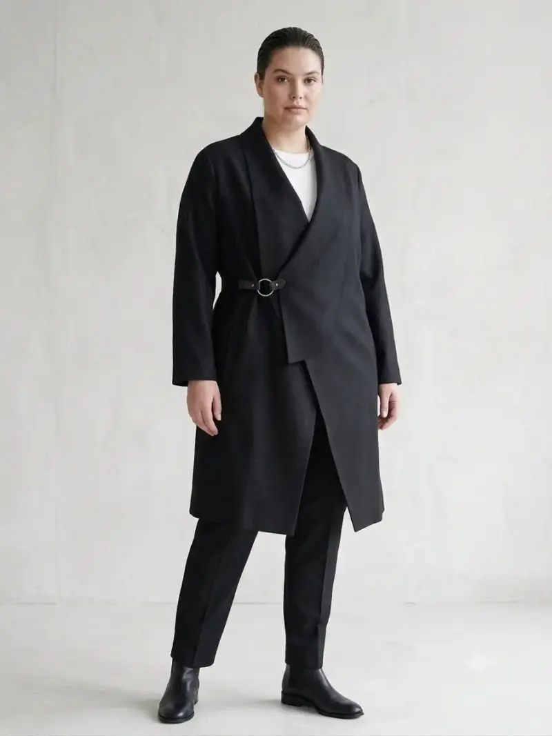 Abrigo negro elegante para mujer con cinturón - 2