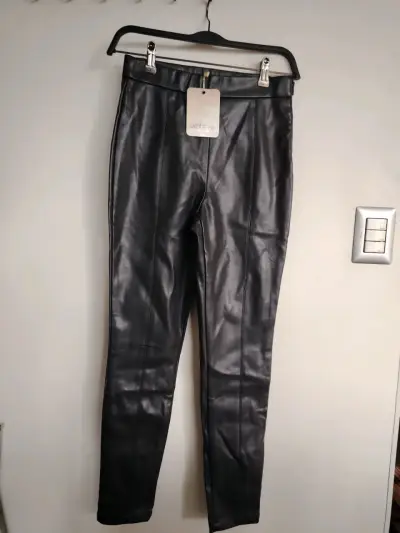 Pantalones de cuero sintético negros para mujer - miniatura 2