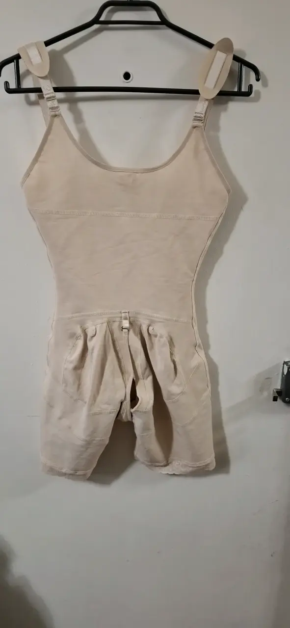 Faja moldeadora beige con tirantes ajustables - 3