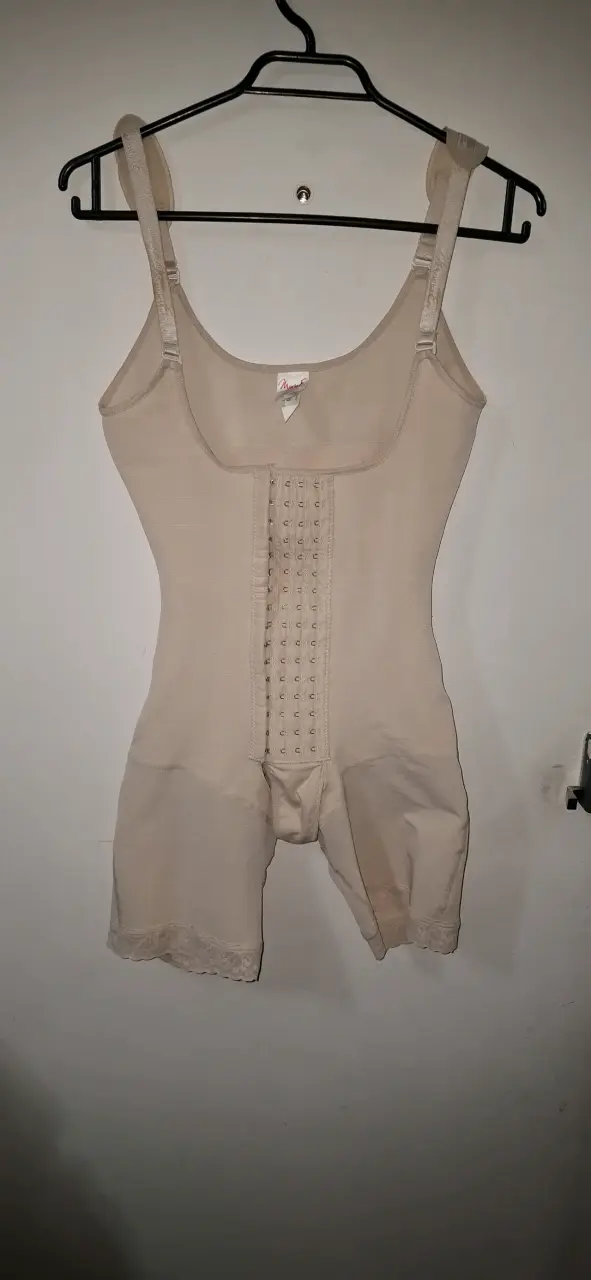 Faja moldeadora beige con tirantes ajustables - 4