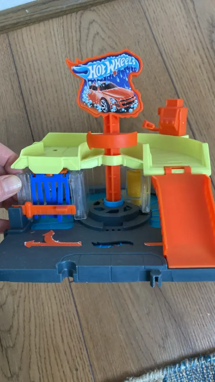 Lavado de autos Hot Wheels con rampa y giro - 2