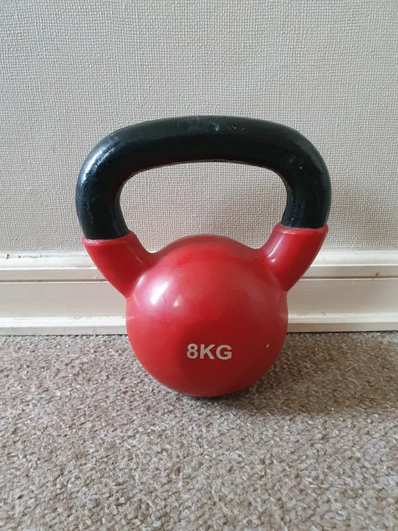 Kettlebell de 8 kg rojo para entrenamiento