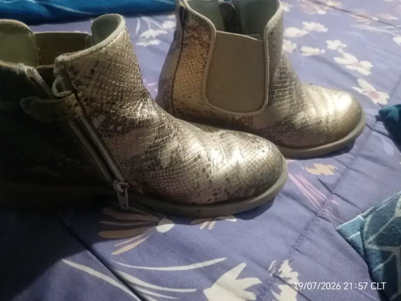 Botines de cuero sintético con diseño de serpiente - 1