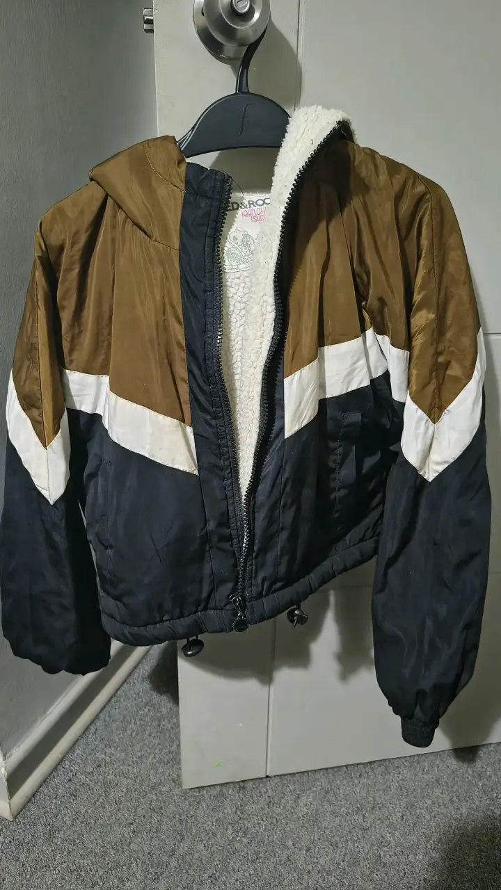 Chaqueta acolchada con capucha para niña