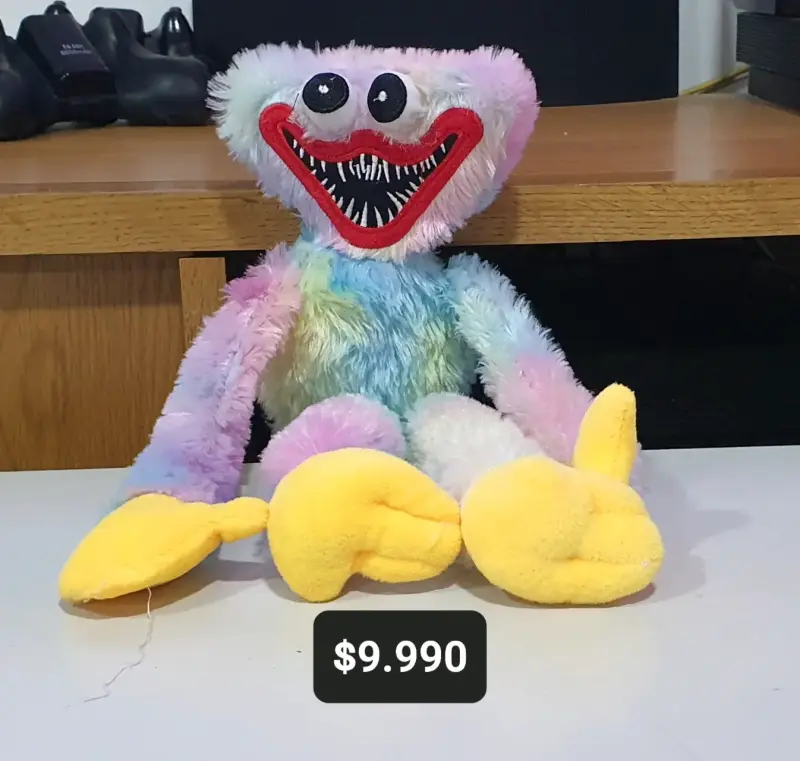 Peluche multicolor de monstruo sonriente