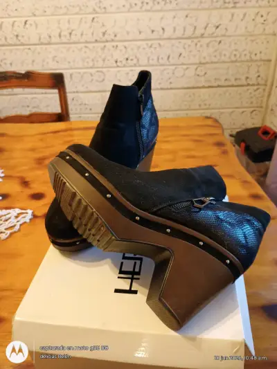 Botines de cuero negro con plataforma y cierre lateral - miniatura 1