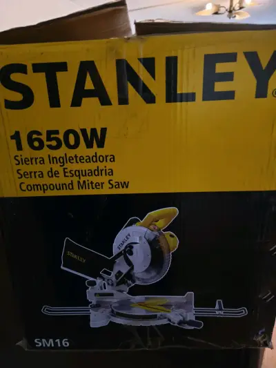 Sierra Ingleteadora Stanley 1650W SM16 más lijador - miniatura 1