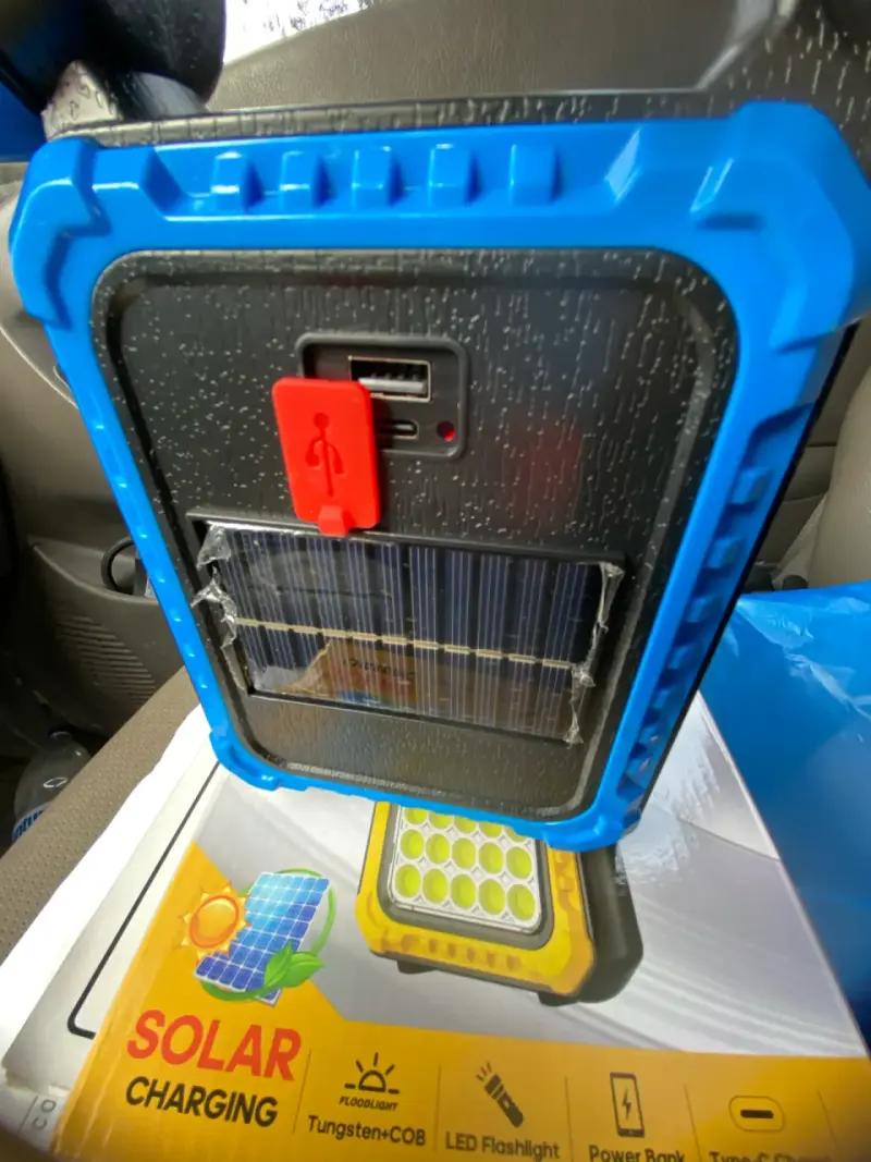 Linterna LED recargable solar con power bank - 2