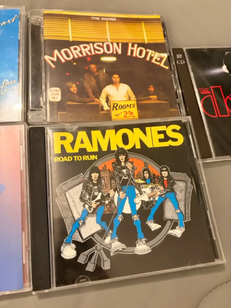 Colección de CDs de música rock y pop - 4