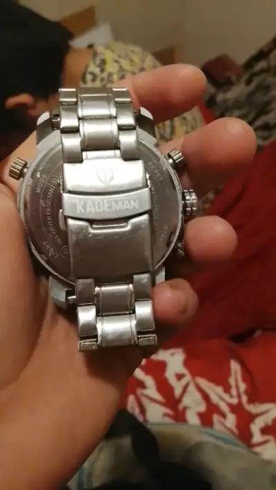 Reloj de pulsera deportivo con correa metálica - miniatura 2