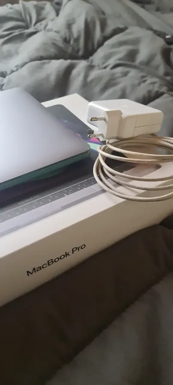 MacBook Pro 13 pulgadas con cargador original - 4