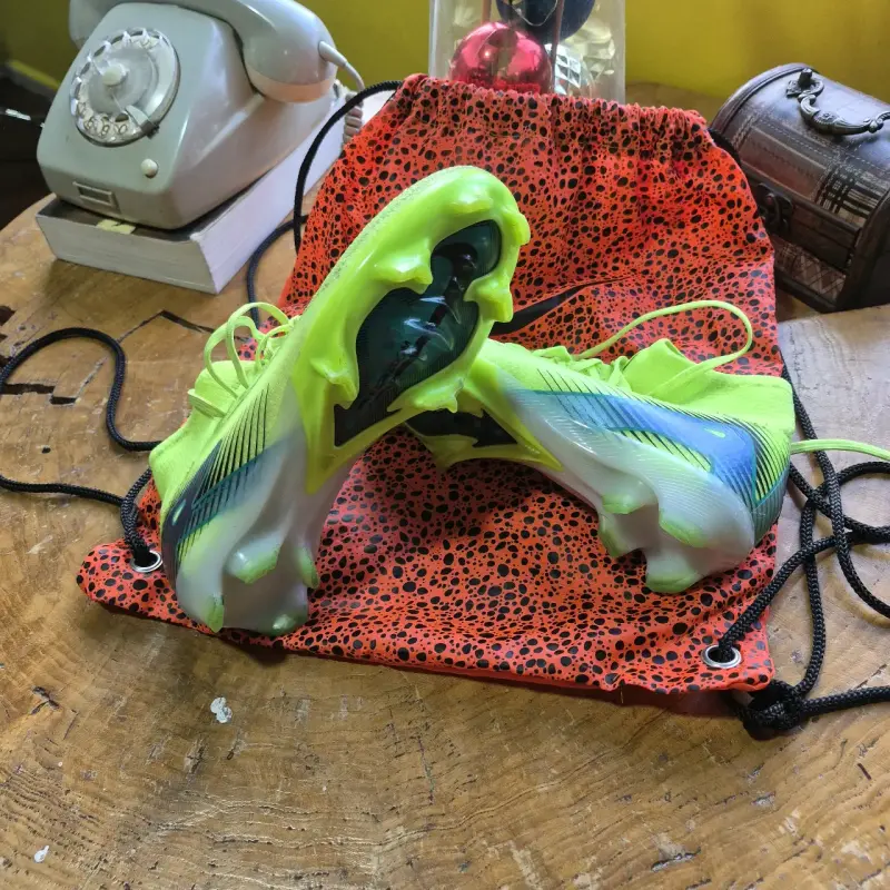 Zapatillas de fútbol Nike verdes con bolso - 3
