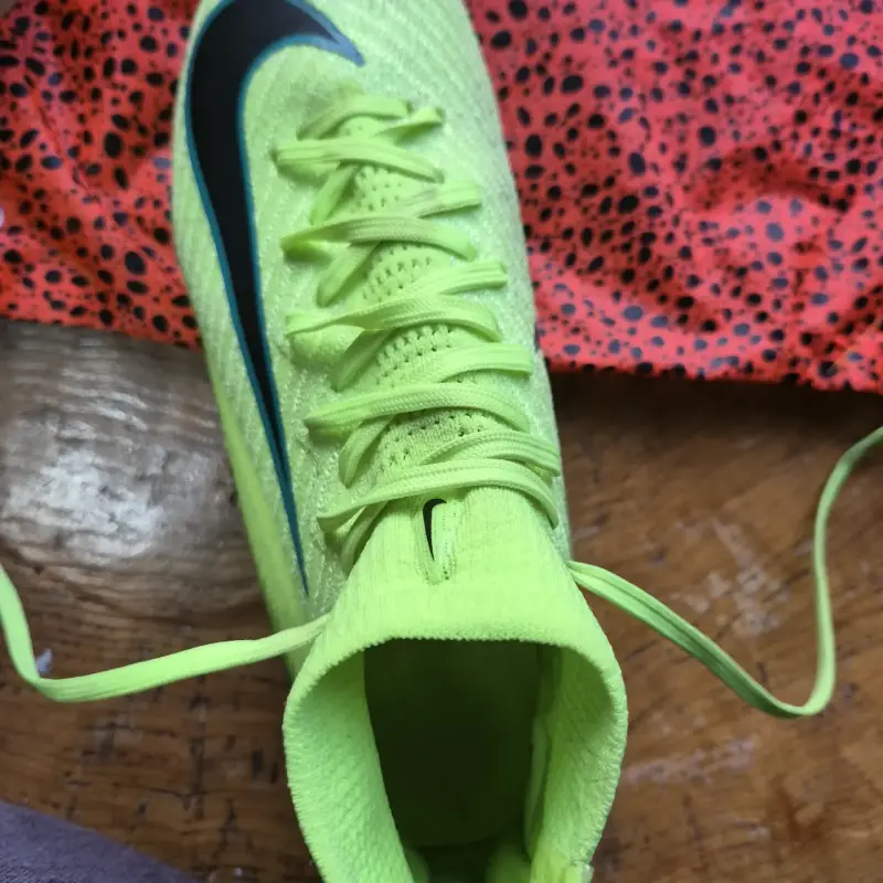 Zapatillas de fútbol Nike verdes con bolso - 4