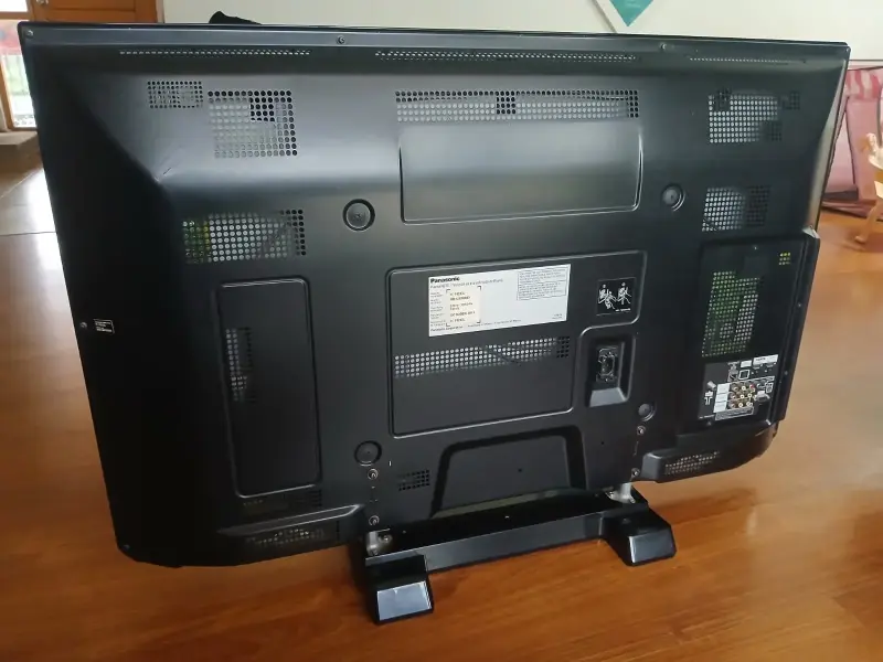 Televisor Panasonic de 42 pulgadas en buen estado - 2