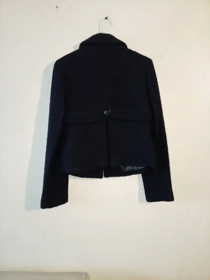 Chaqueta negra de lana para mujer - 2
