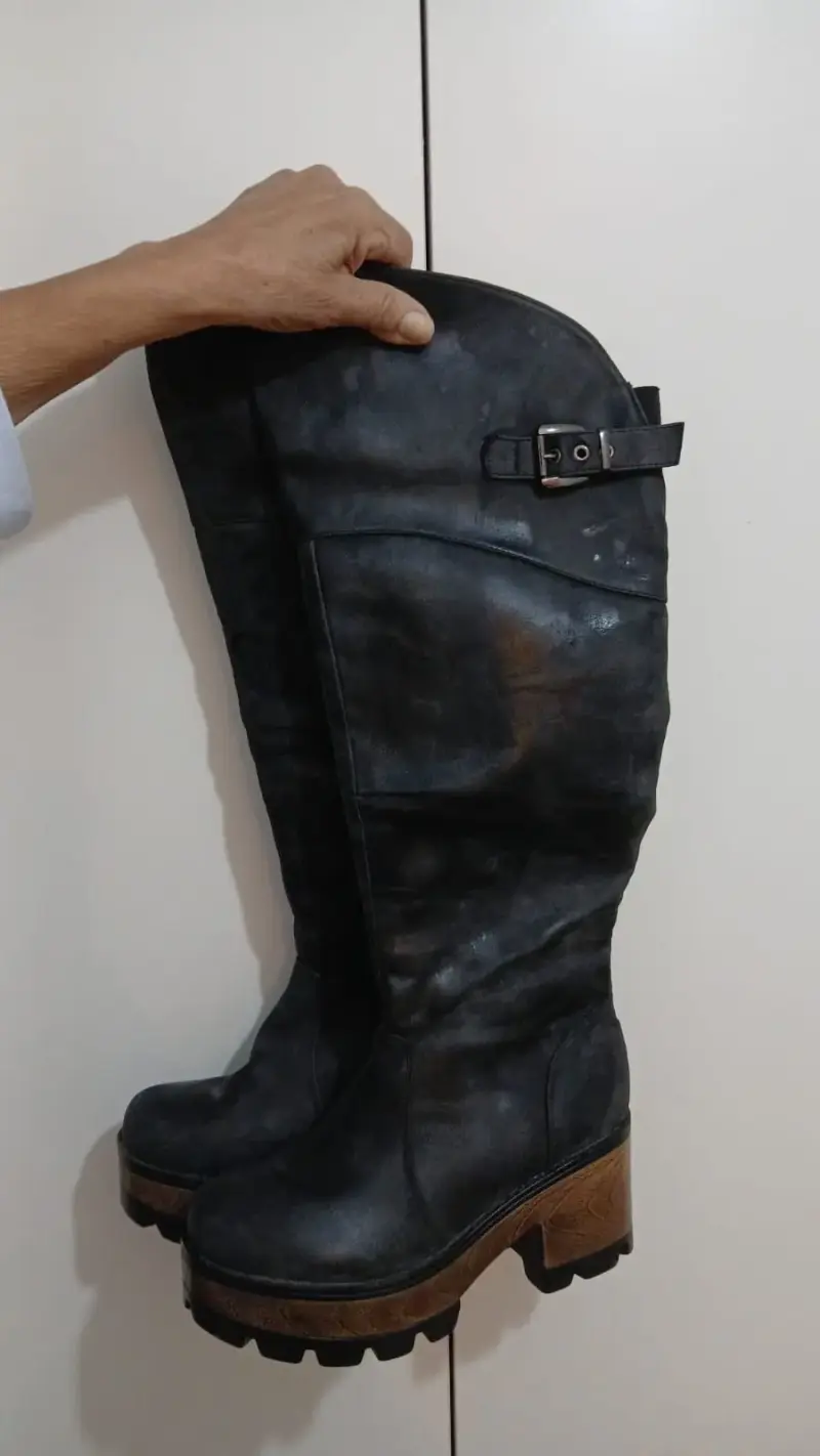 Botas negras de cuero con plataforma - 1