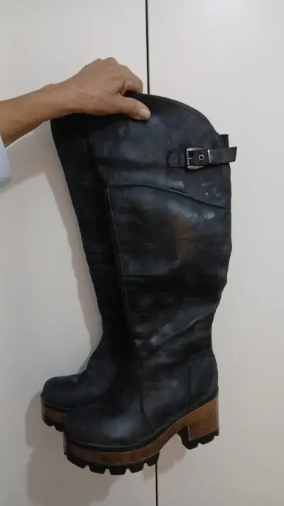 Botas negras de cuero con plataforma - miniatura 1