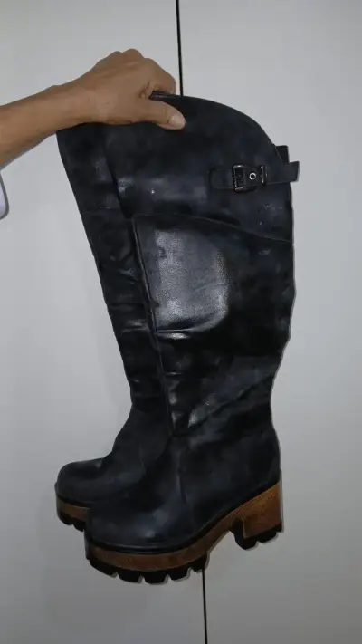 Botas negras de cuero con plataforma - miniatura 2