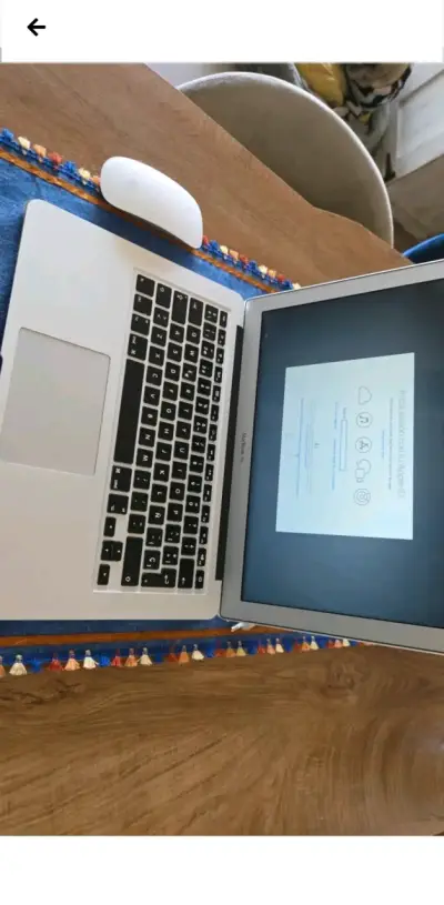 Laptop Apple MacBook en buen estado - miniatura 2
