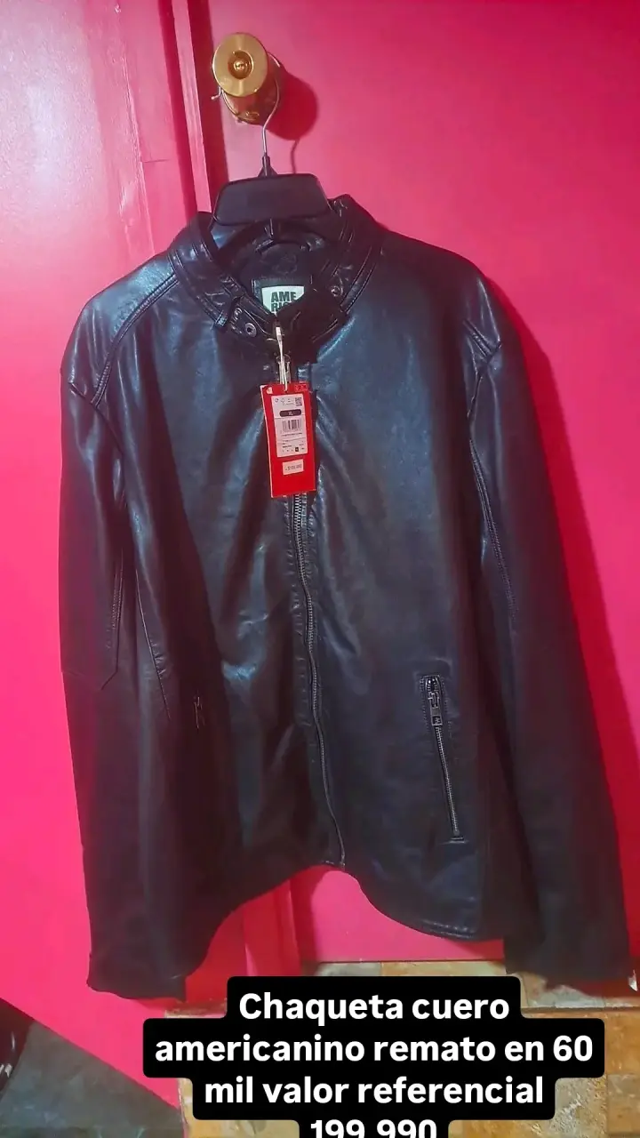 Chaqueta de cuero negro estilo motero