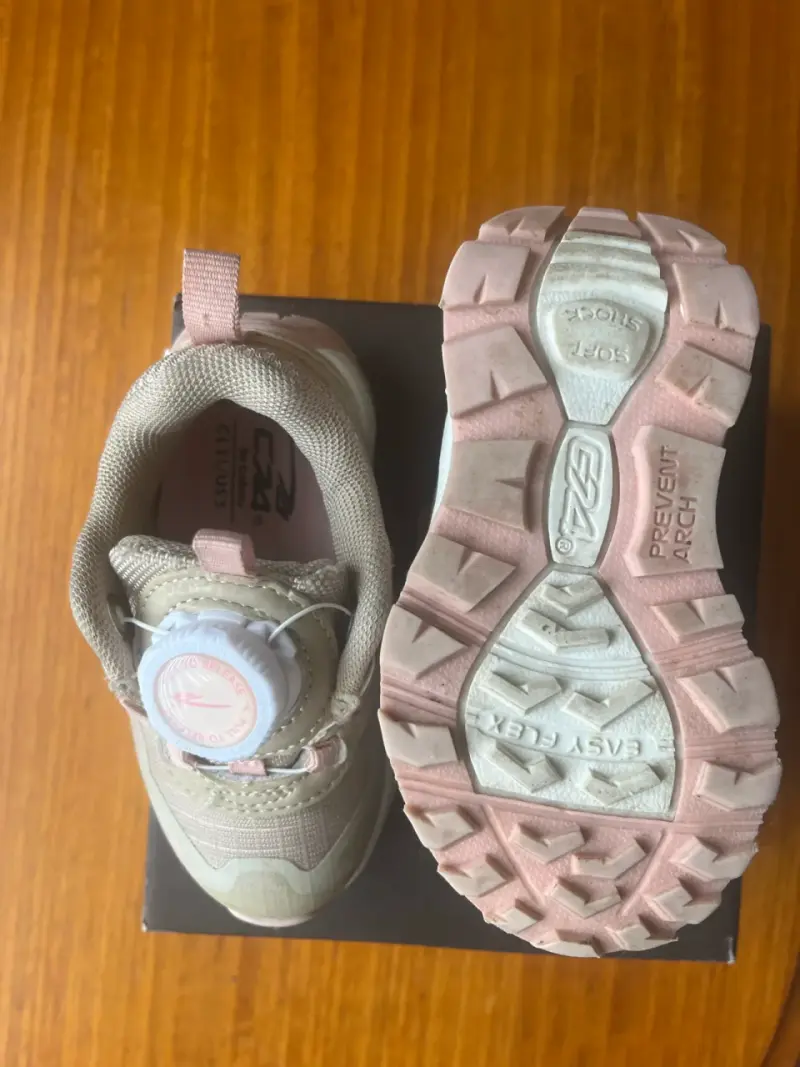 Zapatillas deportivas para niños color beige y rosa - 1