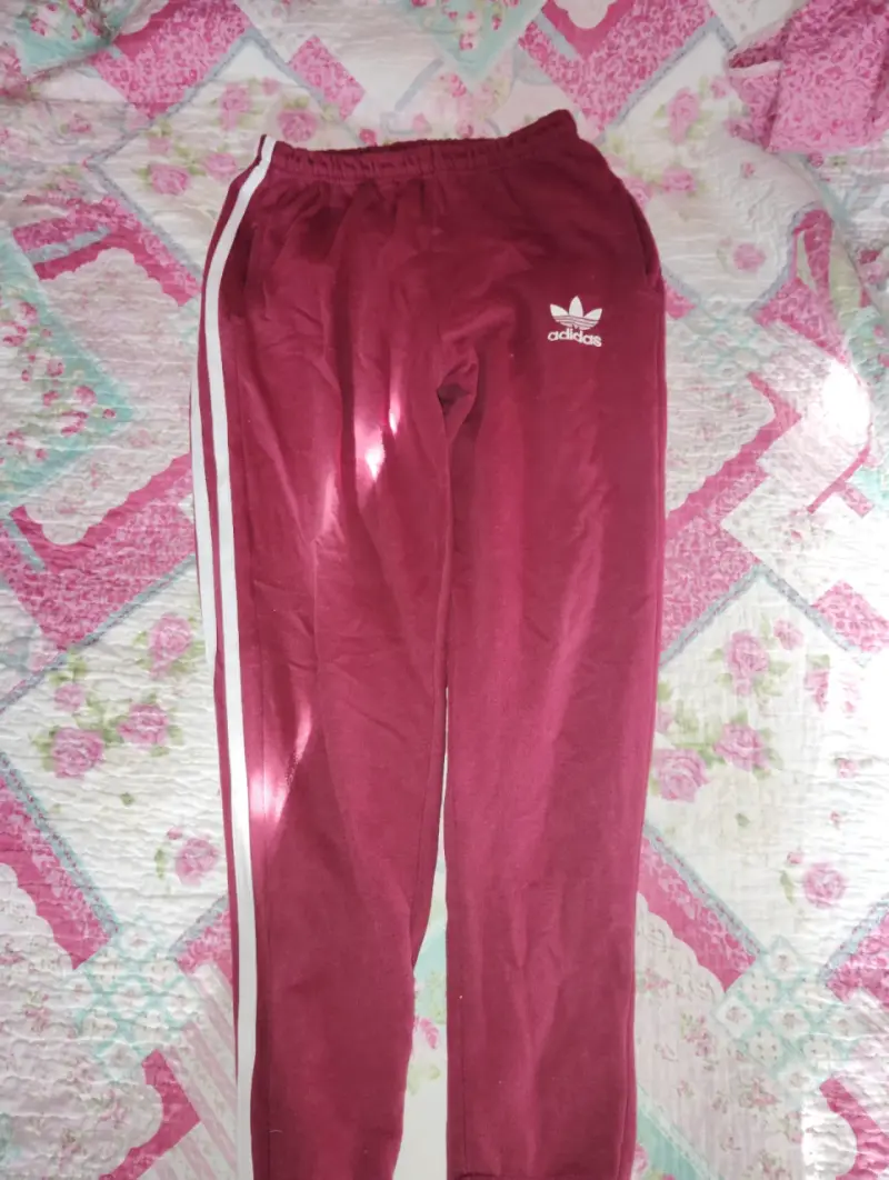 Pantalones deportivos Adidas rojos para mujer