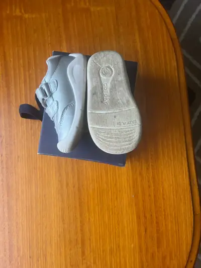 Zapatos para bebé color gris marca Colloky - miniatura 1